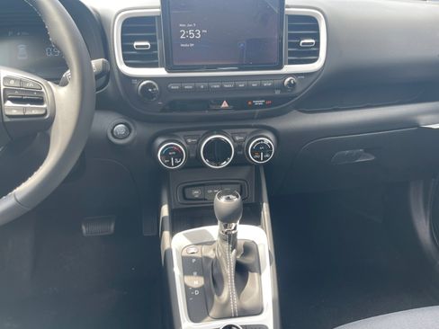 New 2025 Hyundai Venue Limited image 12