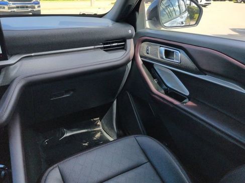 Certified 2025 Ford Explorer Platinum AWD/4WD image 17