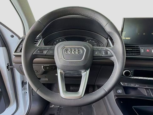 Used 2023 Audi Q5 2.0T Premium w/ Convenience Package AWD/4WD image 11