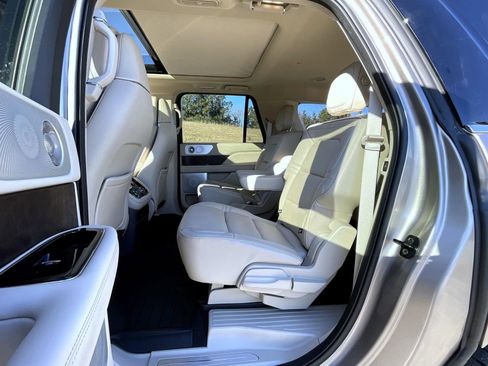 Used 2019 Lincoln Navigator L Reserve image 22