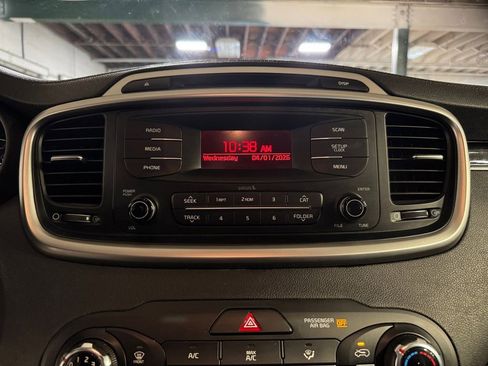 Used 2016 Kia Sorento L image 19