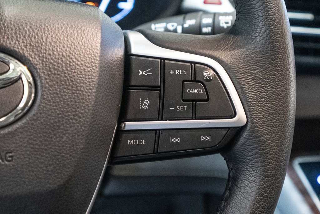Certified 2024 Toyota Sienna XLE AWD/4WD image 19