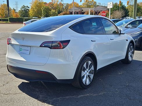 Used 2022 Tesla Model Y Long Range image 3