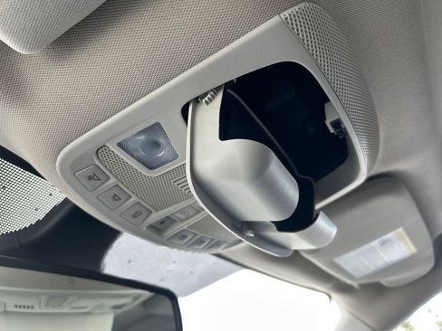 Used 2022 Ford Edge Titanium image 34