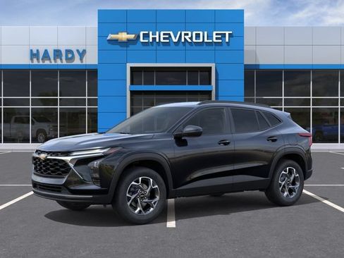 New 2026 Chevrolet Trax LT w/ LT Convenience Package FWD image 2