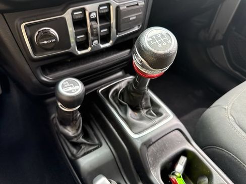 Used 2021 Jeep Wrangler Unlimited Sport AWD/4WD image 32