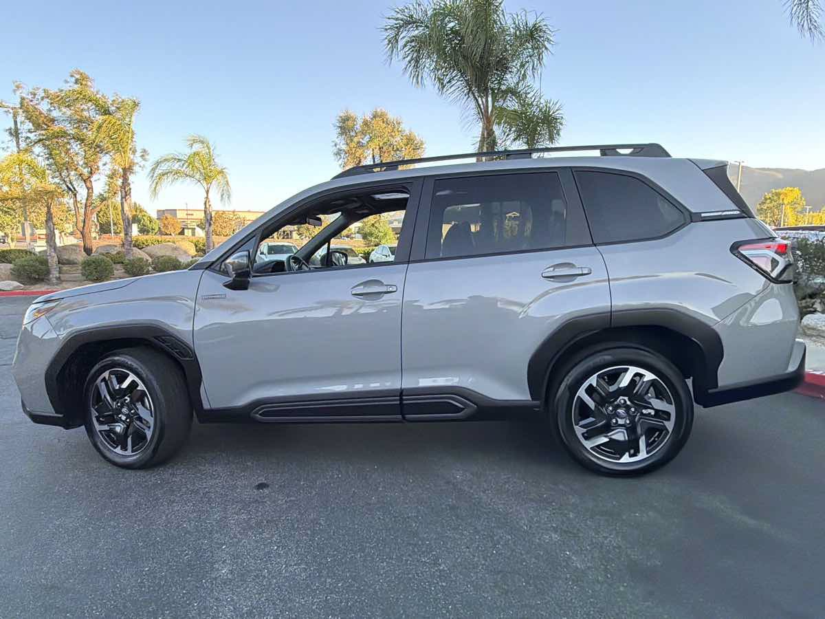 Used 2025 Subaru Forester Limited AWD/4WD image 18