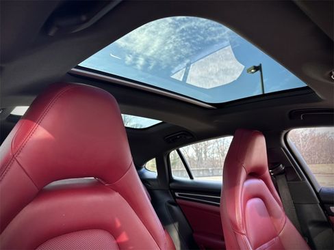 Used 2019 Porsche Panamera 4 image 16