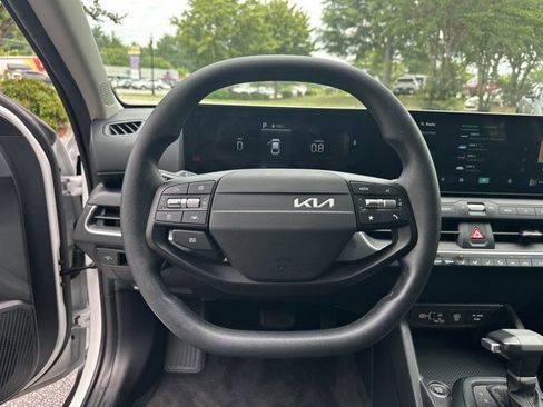 Certified 2025 Kia K4 FWD image 28