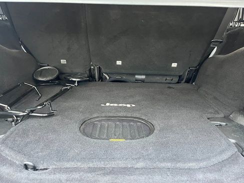 Used 2017 Jeep Wrangler Unlimited Rubicon w/ Connectivity Group image 40