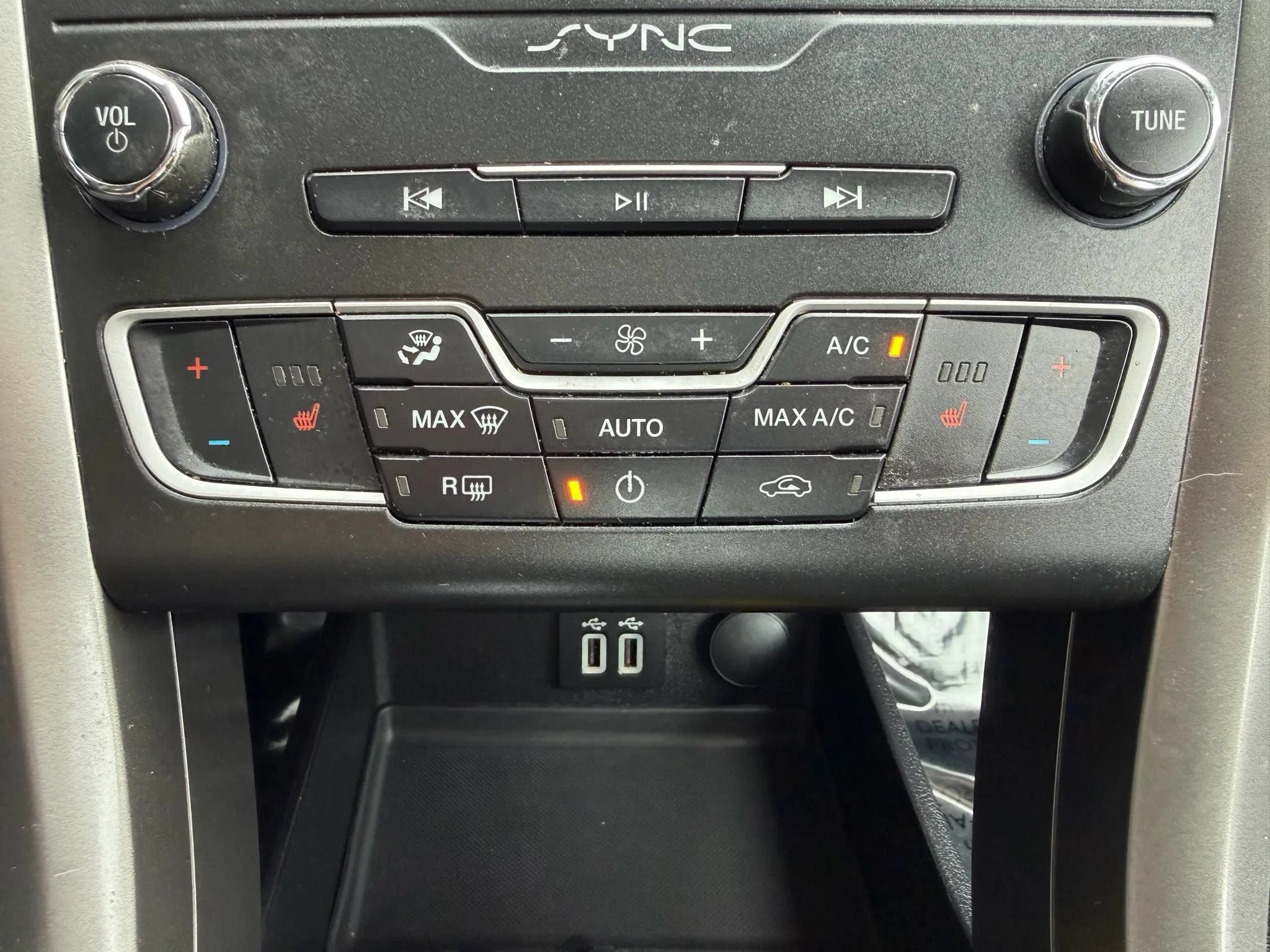 Used 2020 Ford Fusion SE AWD/4WD image 17