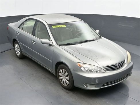 Used 2005 Toyota Camry LE image 18