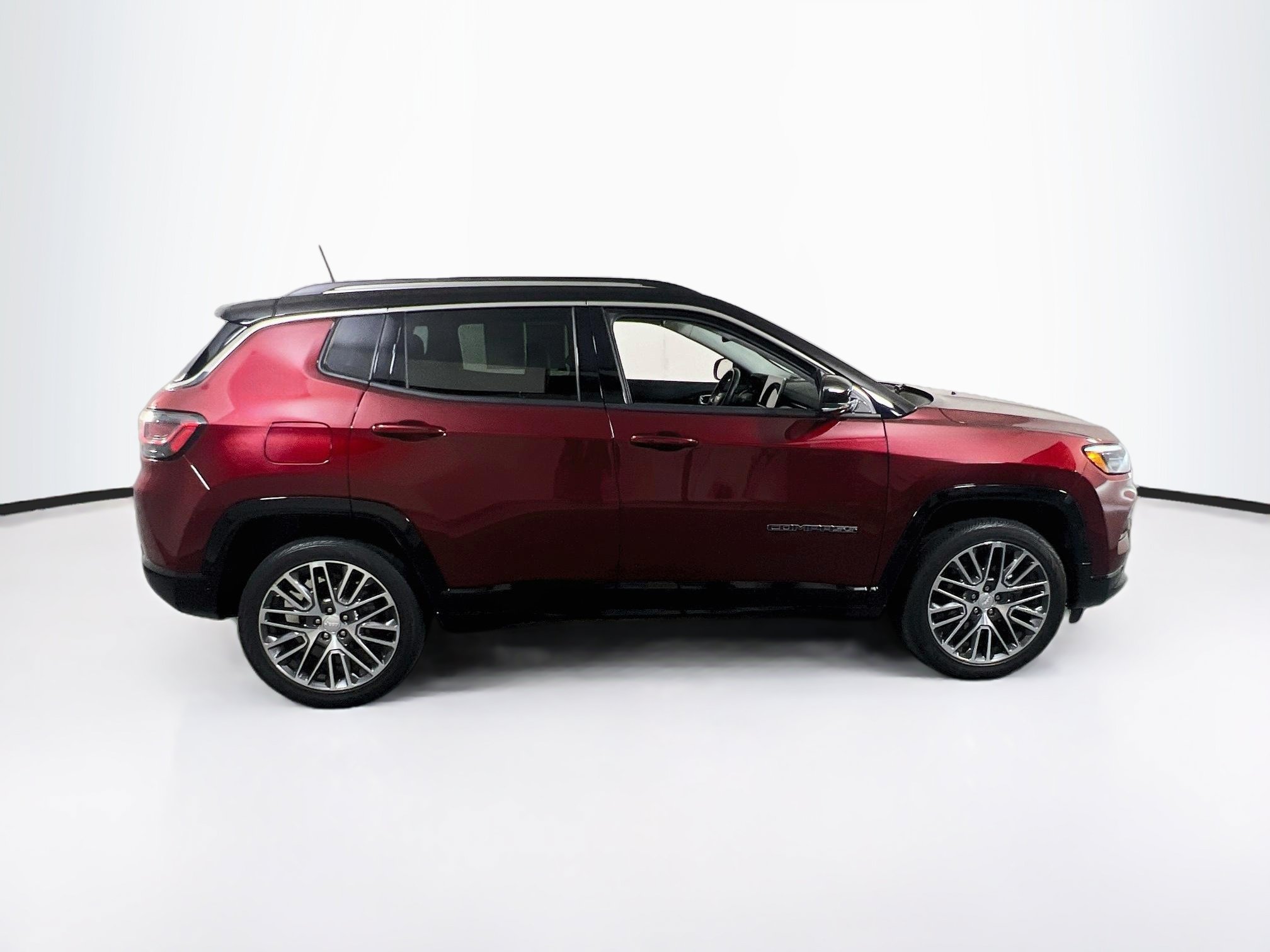 Used 2022 Jeep Compass Limited w/ Elite Group AWD/4WD image 4