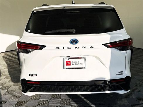 Used 2024 Toyota Sienna XSE image 22