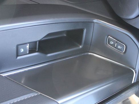 Used 2024 Ford F150 XLT w/ XLT Black Appearance Package image 23