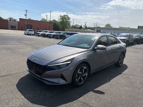 Certified 2023 Hyundai Elantra SEL w/ Convenience Package FWD image 3
