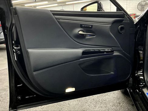 Used 2024 Lexus ES 300h w/ Premium Package FWD image 22