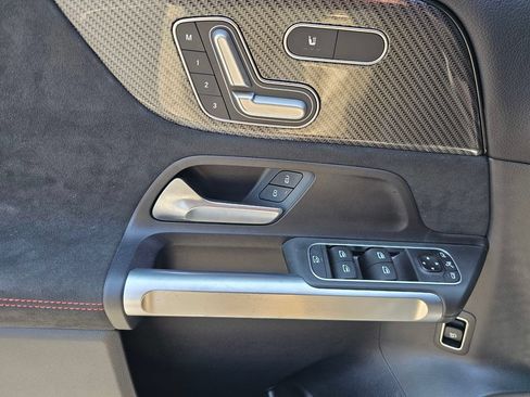Used 2023 Mercedes-Benz GLB 250 image 17