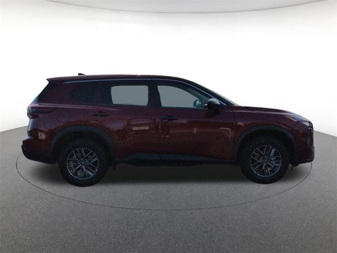 Used 2025 Nissan Rogue S image 4