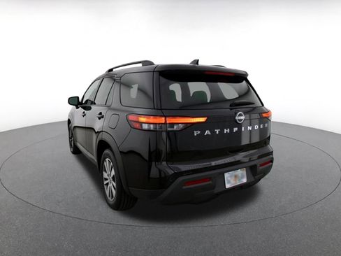 Used 2025 Nissan Pathfinder SV FWD image 6