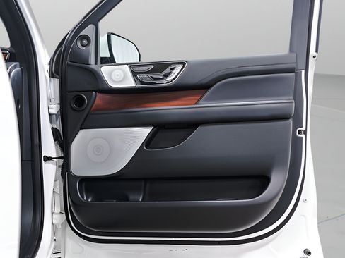 Used 2023 Lincoln Navigator Reserve AWD/4WD image 36