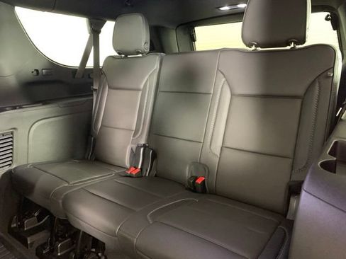 Used 2023 GMC Yukon XL Denali AWD/4WD image 9
