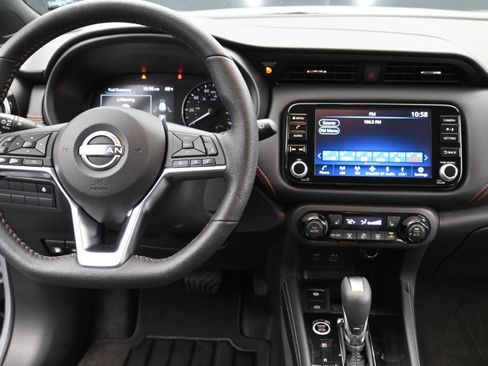 Used 2024 Nissan Kicks SR w/ SR Premium Package FWD image 21