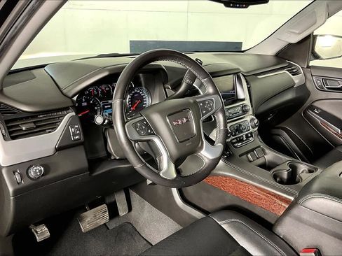 Used 2020 GMC Yukon XL SLT w/ Open Road Package image 16