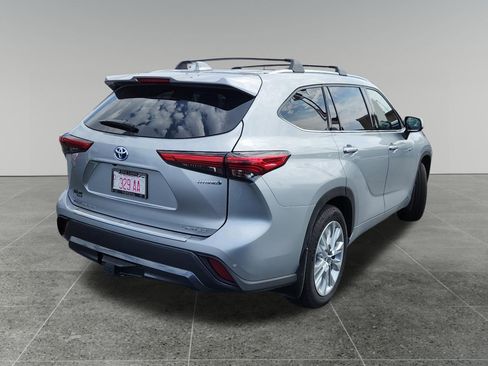 Certified 2021 Toyota Highlander Limited AWD/4WD image 7
