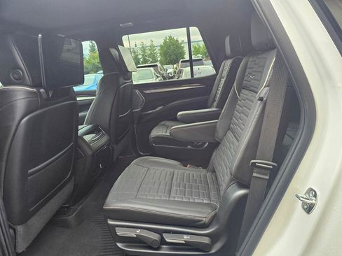 Used 2025 Cadillac Escalade V AWD/4WD image 19