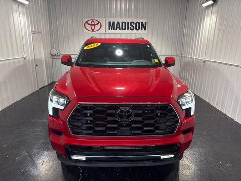 Used 2025 Toyota Sequoia Platinum AWD/4WD image 5