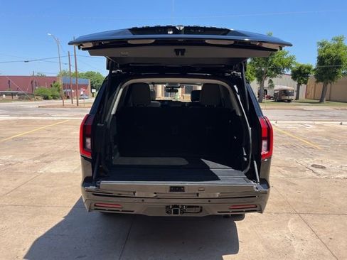Used 2025 Ford Expedition Active AWD/4WD image 39