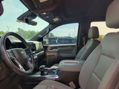 Used 2022 Chevrolet Silverado 1500 LTZ w/ Technology Package RWD image 6