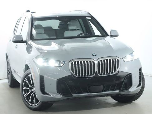 Used 2025 BMW X5 xDrive40i w/ M Sport Package image 2