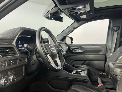 Used 2024 GMC Yukon XL SLT image 27