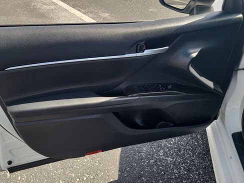 Used 2024 Toyota Camry SE image 15