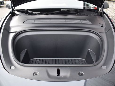 Used 2024 Tesla Model Y Long Range image 27