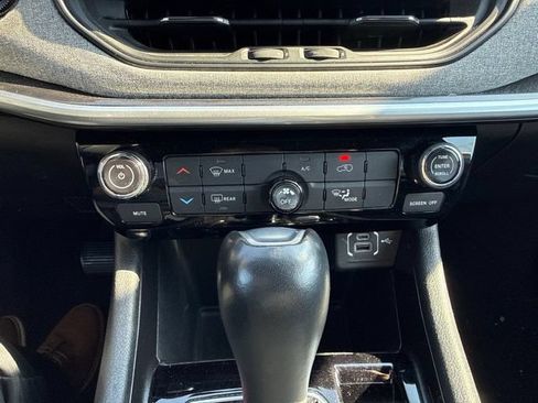 Used 2024 Jeep Compass Latitude AWD/4WD image 18