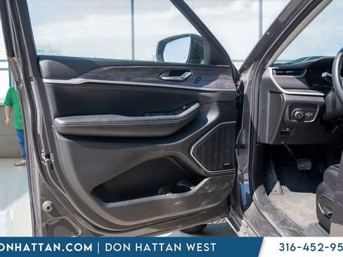 Used 2022 Jeep Grand Cherokee L Limited w/ Trailer Tow Group (B) image 16