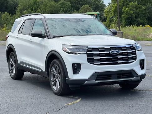 Used 2025 Ford Explorer Active w/ Active Comfort Package AWD/4WD image 17