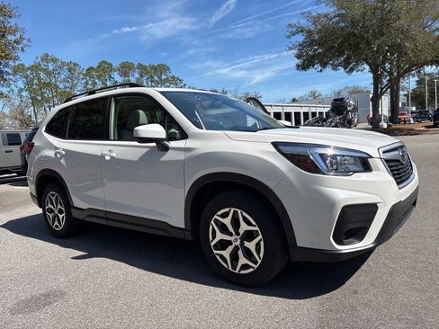 Used 2019 Subaru Forester Premium image 1