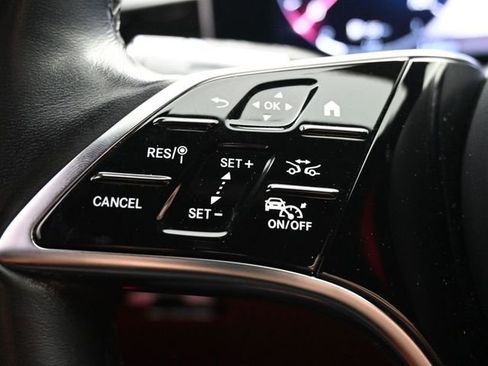 Used 2022 Mercedes-Benz S 580 4MATIC Sedan w/ AMG Line Package image 25