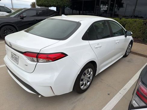 Used 2021 Toyota Corolla LE image 3