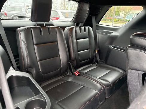 Used 2018 Ford Explorer Sport image 17