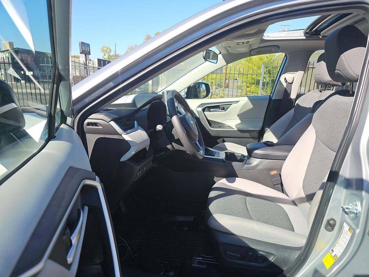 Used 2025 Toyota RAV4 XLE w/ Convenience Package FWD image 19