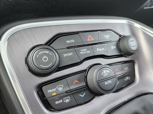 Used 2017 Dodge Challenger R/T Plus image 11