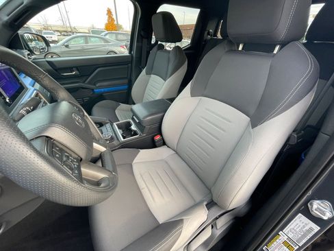 Used 2025 Toyota Tacoma TRD Off-Road image 35