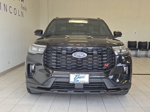 Used 2025 Ford Explorer ST AWD/4WD image 2