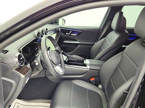 Used 2025 Mercedes-Benz GLC 300 4MATIC image 19