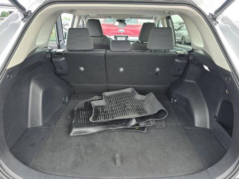 Used 2021 Toyota RAV4 XLE w/ Convenience Package FWD image 7